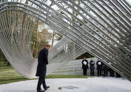 الأمير هاري يكشف عن نصب تذكاري لضحايا الإرهاب بتونس