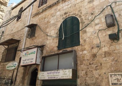 مستوطنون يستولون على عقار بجوار الأقصى