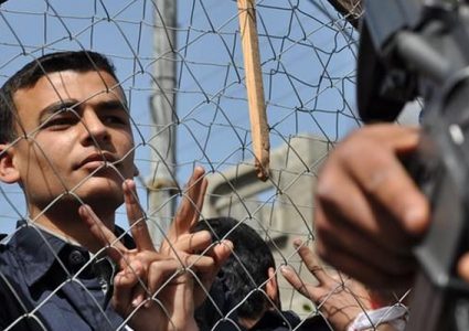 الاحتلال يمنع 7 من ذوي الأسرى من زيارة أبنائهم
