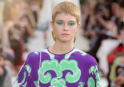 الجليتر يزين مكياج عيون صيف 2019