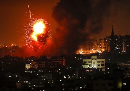 طيران الاحتلال الحربي يُغير على أهداف في قطاع غزة