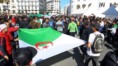 الجزائر.. "سلمية" الاحتجاجات "تقمع" المناوئين لها