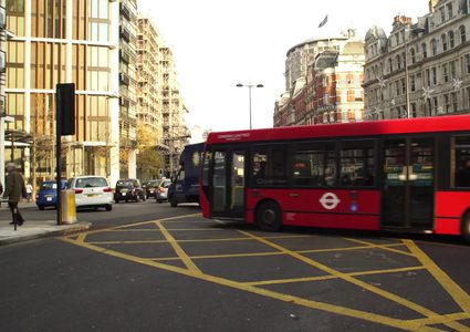 لندن: العثور على 3 قنابل في مناطق مركزية
