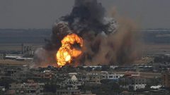 الاحتلال يقصف 3 مواقع في غزة