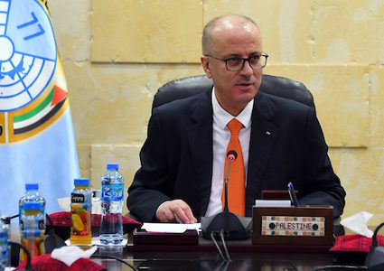 رئيس الوزراء الفلسطيني ، رامي الحمد الله ، يلتقي بوفد البرلمان الألماني في مدينة رام الله بالضفة الغربية في 6 مارس 2019.