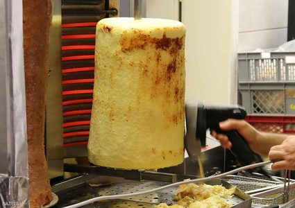 للنباتيين.. "كباب الجبنة" ينافس الفلافل والشاورما