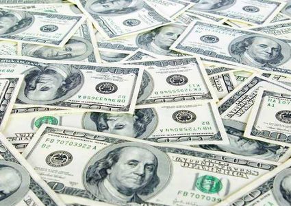 اليورو يتراجع بمواجهة الدولار "القوي"