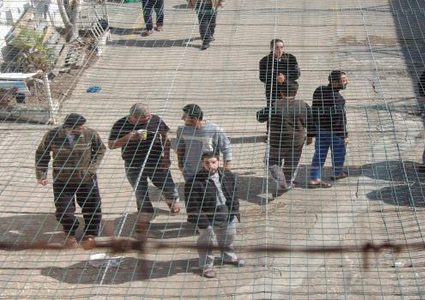 الاحتلال يواصل اعتقال الأسير المقدسي عبد الرحمن محمود