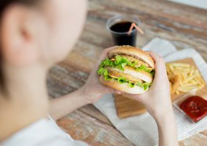 كيف يحدث التسمم الغذائي؟