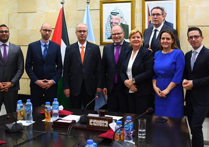 الحمد الله يطلع وفدا برلمانيا ألمانيا على انتهاكات الاحتلال