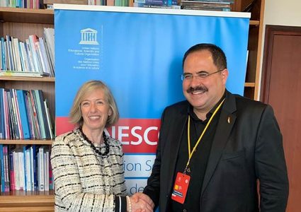 صيدم يلتقي مسؤول التعليم في اليونسكو في باريس لبحث التعاون