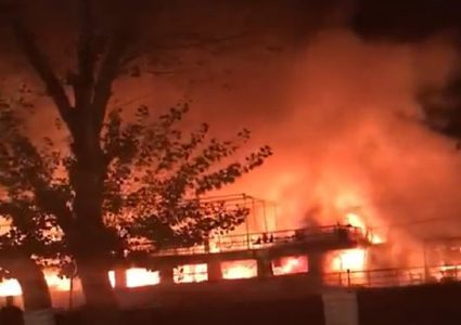 اندلاع حريق في مركب سياحي بالقاهرة