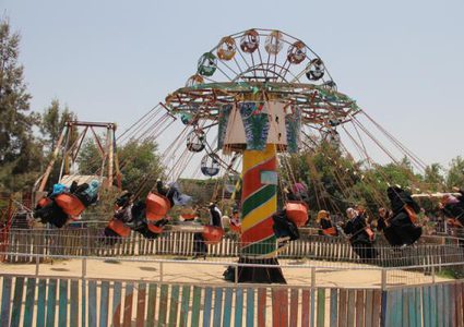 غزيّ ينتج مدينة ملاهي كاملة "صناعة يدوية"