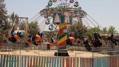 غزيّ ينتج مدينة ملاهي كاملة "صناعة يدوية"