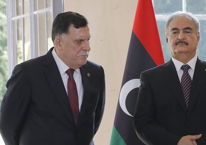 ليبيا: لقاء حفتر والسراج في الامارات وصف بالتشاوري