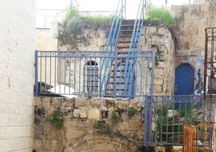 مستوطنون يحاولون الاستيلاء على منزل في البلدة القديمة بالخليل