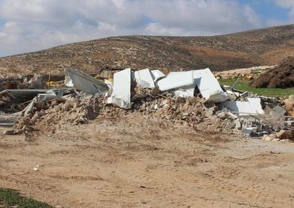 الاحتلال يهدم عدة مساكن في مسافر يطا