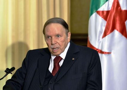 بوتفليقة يوجه رسالة للجزائريين "احذروا الفئات الغادرة"