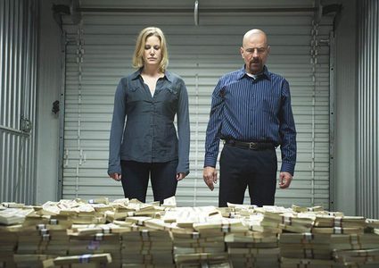 من أين تأتي الأموال المزيفة والمخدرات في الأفلام الهوليوودية؟