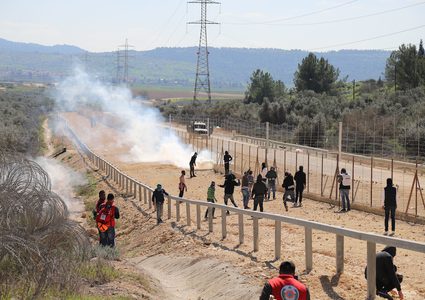مواجهات بين الشبان وقوات الاحتلال في قرية بيت سيرا غرب مدينة رام الله.