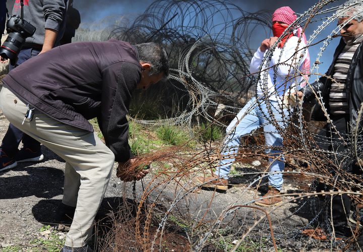 مواجهات بين الشبان وقوات الاحتلال في قرية بيت سيرا غرب مدينة رام الله.