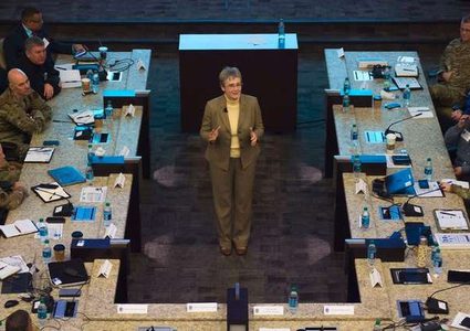 استقالة وزيرة سلاح الجو الأمريكية