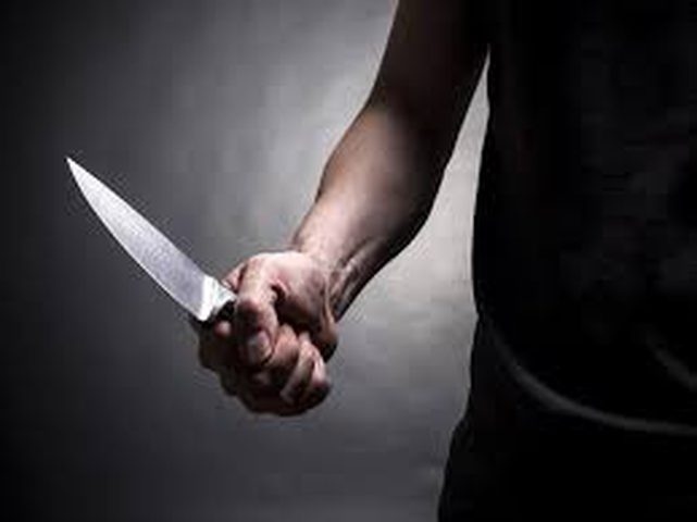 سائق سيارة أجرة يطعن أحد مشجعي نادي مانشسر يونايتد