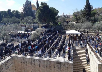 40 ألف مواطن أدوا صلاة الجمعة في المسجد الأقصى