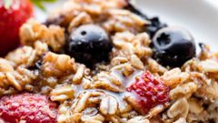 صينية الشوفان بالفواكه