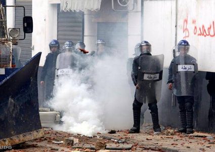عشرات الجرحى من الشرطة واعتقال 200 شخص في احتجاجات الجزائر