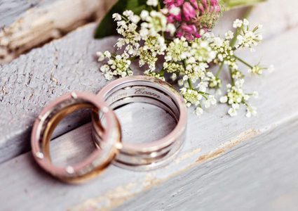 "زواج مخادع" يقود عروسا ورجلين للسجن في أميركا