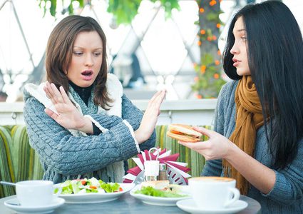 كلمة «لا».. كيف تقولينها من دون أن تُغضبي الآخرين؟