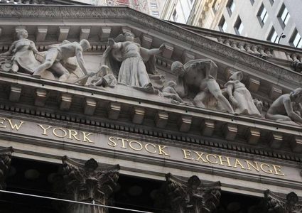 تقرير الوظائف الأميركية يهبط بـ"وول ستريت"