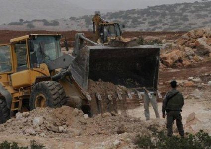 الاحتلال يهدم بركسا ويقتلع عشرات الأشجار في مخيم العروب