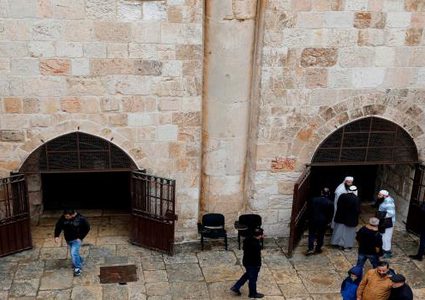 الاحتلال يقتحم مصلى باب الرحمة ويأخذ قياساته