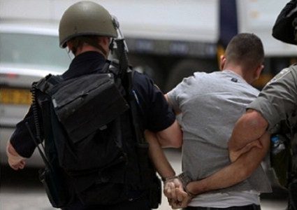 الاحتلال يعتقل شابا من جنين