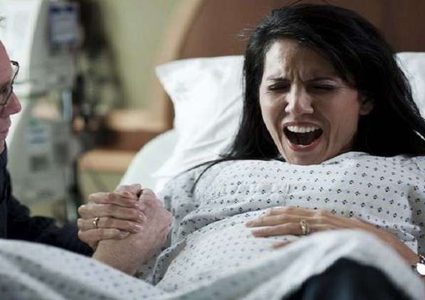 علماء يحذرون من الولادة المنزلية