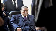 طائرة الرئيس الجزائري بوتفليقة تحط بمطار بوفاريك العسكري