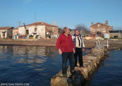 زوجان تركيان يختاران حياة العزلة في جزيرة نائية لمدة 15 عام!