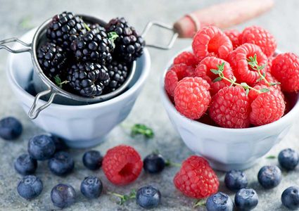 التوت منجم من الفيتامينات والمعادن