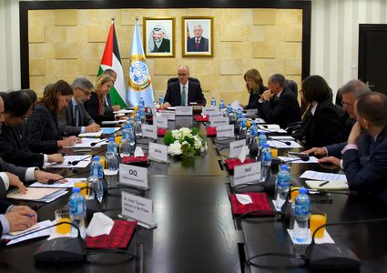 الحكومة تطالب العالم بإدانة عدوان الاحتلال الهمجي بحق الأقصى