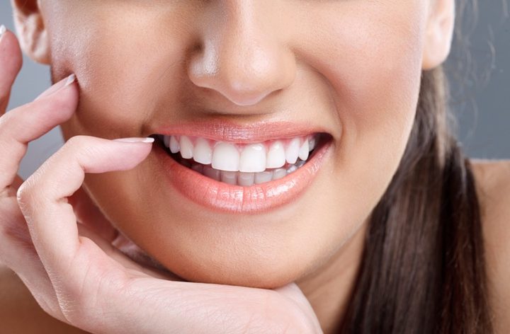7 أشياء تدمر صحة أسنانك ابعد عنها