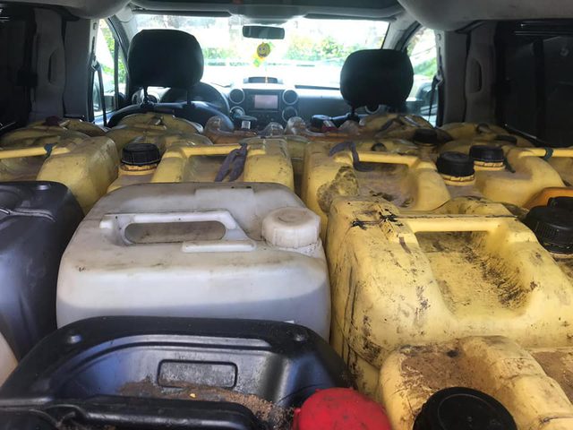 مهرب وغير قانوني.. سولار ودخان ومعسل في قبضة الضابطة الجمركية