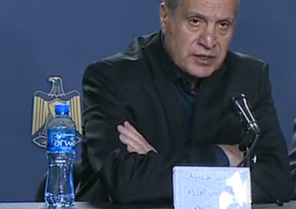 ابو ردينة يشيد بالمعايير التي عملت بها حكومة الحمد الله