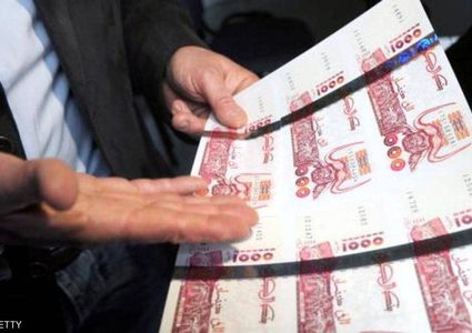 هبوط قيمة  قيمة الدينار الجزائري إلى مستوى تاريخي