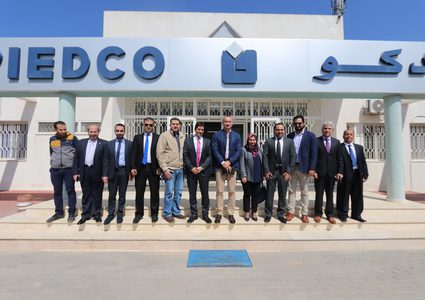 ميلادينوف" يزور منطقة غزة الصناعية