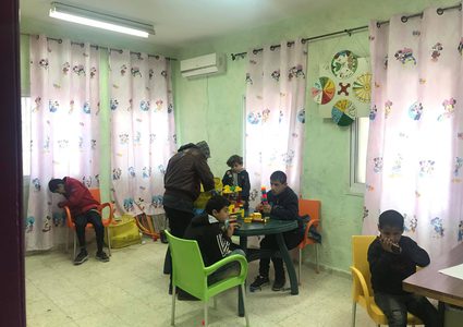 مركز التطوير المجتمعي  في مخيم عسكر.. حاضنة ذوي الإعاقة