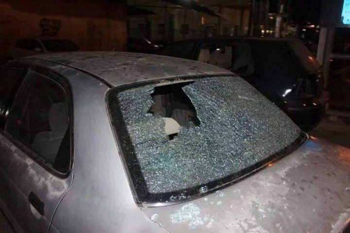 مستوطنون يهاجمون مركبات المواطنين شمال نابلس