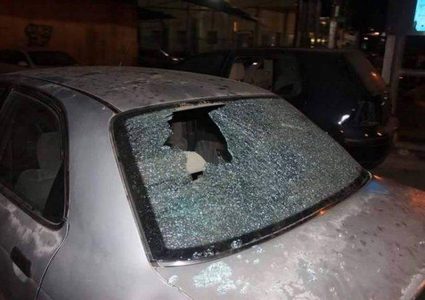 مستوطنون يهاجمون مركبات المواطنين شمال نابلس
