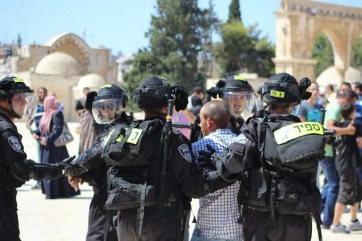 القدس: الاحتلال يعتقل موظف أوقاف ويفرج عن طفل بشرط الحبس المنزلي